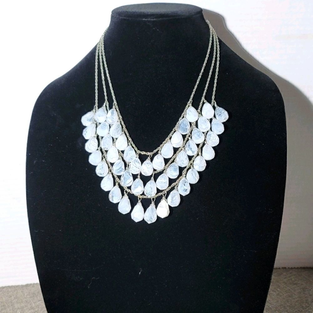 Premier Designs Statement necklace white & silver
